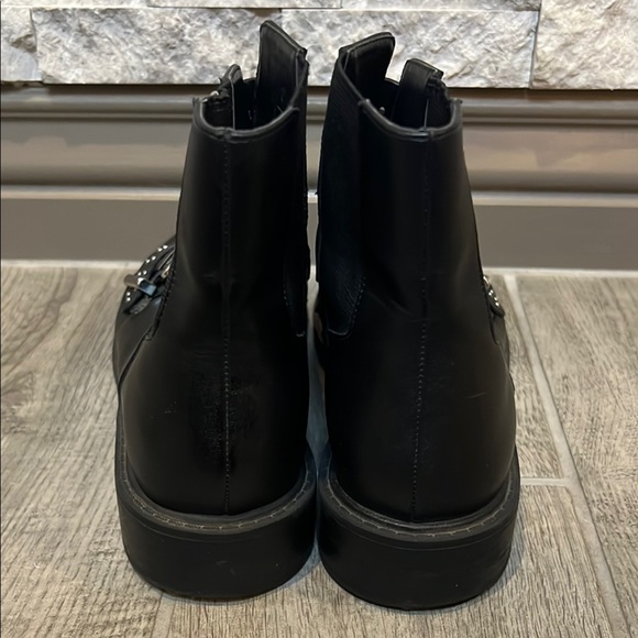 Urban Outfitters Black Zoe Triple buckle studded Straps size 9 - Picture 3 of 12